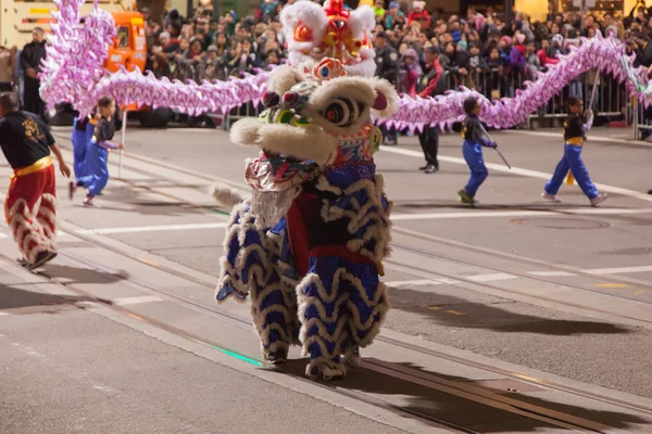 Chinees Nieuwjaar parade in chinatown — Stockfoto