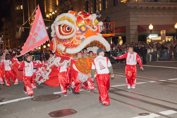 Chinees Nieuwjaar parade in chinatown — Stockfoto