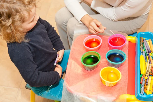 Egg dying — Stock Photo, Image