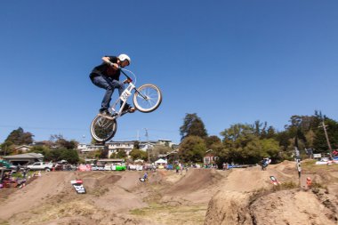 Aptos Köyü - 14 Nisan: 4 yıllık Santa Cruz Mountain Bike Fe