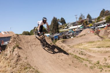 Aptos Köyü - 14 Nisan: 4 yıllık Santa Cruz Mountain Bike Fe