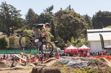 Aptos Köyü - 14 Nisan: 4 yıllık Santa Cruz Mountain Bike Fe