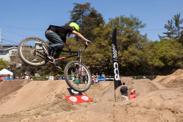 APTOS VILLAGE - 14 DE ABRIL: 4ª Bicicleta de Montaña Anual Santa Cruz Fe — Foto de Stock