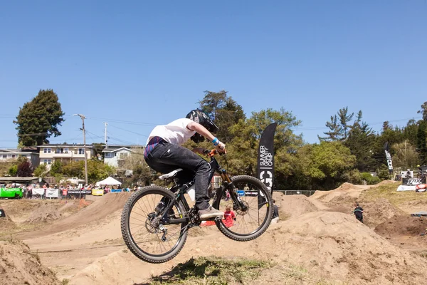 Aptos village - 14. april: 4. jährliches santa cruz mountain bike fe — Stockfoto