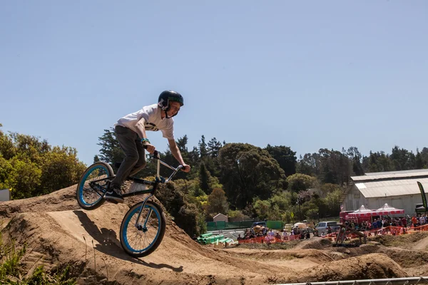 Aptos vesnice - 14. dubna: 4. výroční Santa Cruz Mountain Bike Fe — Stock fotografie