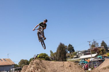 Aptos Köyü - Nisan 14: 13 Nisan tarihinde 4 yıllık santa cruz dağ bisikleti Festivali & 14, 2013 yılında aptos Köyü, Kaliforniya.