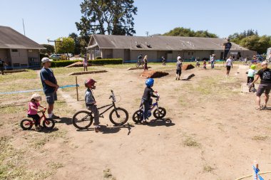 Aptos Köyü - 14 Nisan: 4 yıllık Santa Cruz Mountain Bike Fe