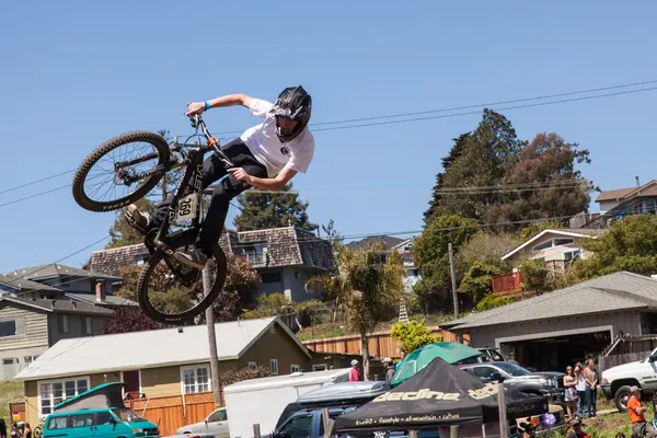 APTOS VILLAGE - 14 DE ABRIL: 4ª Bicicleta de Montaña Anual Santa Cruz Fe — Foto de Stock