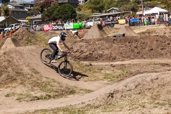 APTOS VILLAGE - APRIL 14: 4th Annual Santa Cruz Mountain Bike Fe — Stock Photo, Image