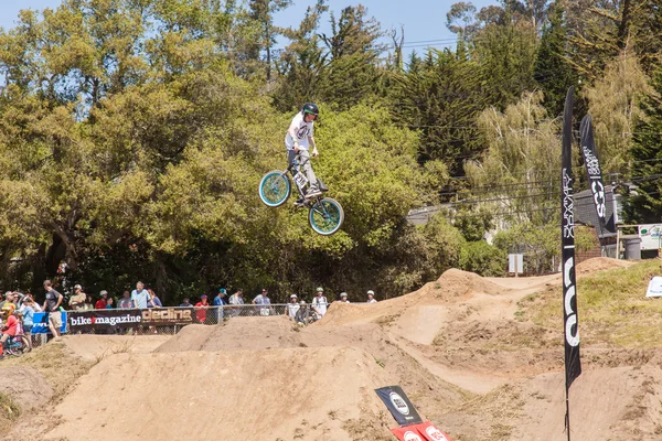 APTOS VILLAGE - 14 DE ABRIL: 4ª Bicicleta de Montaña Anual Santa Cruz Fe — Foto de Stock