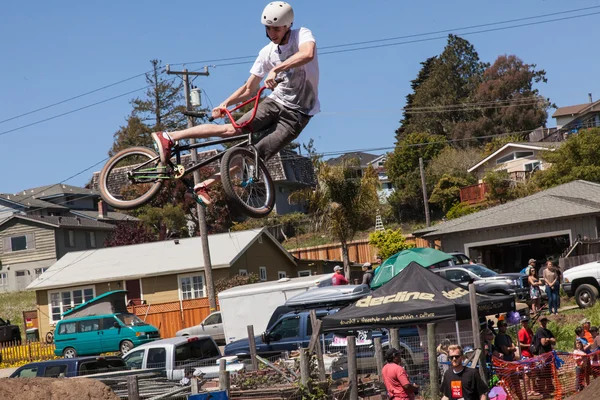 Aptos vesnice - 14. dubna: 4. výroční Santa Cruz Mountain Bike Fe — Stock fotografie