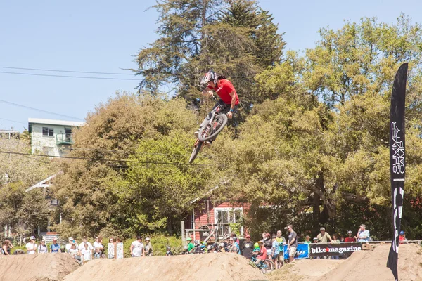 Aptos village - 14. april: 4. jährliches santa cruz mountain bike fe — Stockfoto