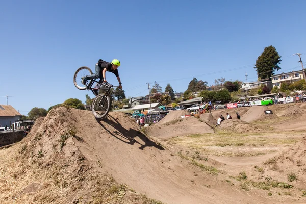 APTOS VILLAGE - 14 de abril: 4th Annual Santa Cruz Mountain Bike Festival em 13 e 14 de abril de 2013 em Aptos Village, Califórnia . — Fotografia de Stock