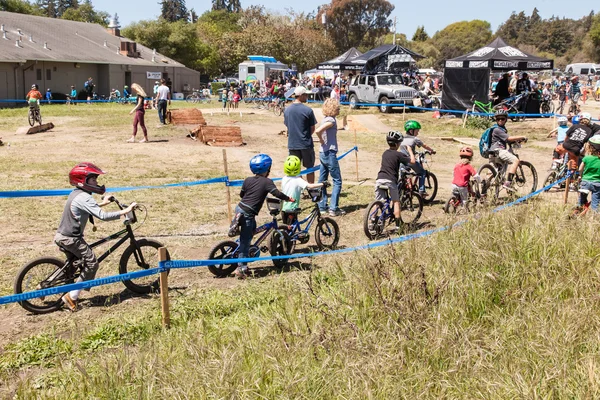 APTOS VILLAGE - APRIL 14: 4th Annual Santa Cruz Mountain Bike Fe — Stock Photo, Image