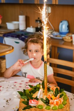 Doğum günü pastası