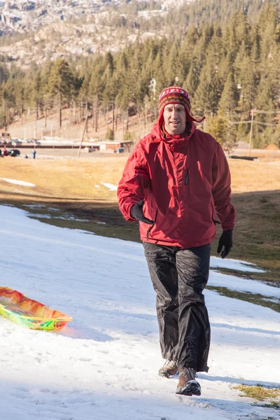 Diversión familiar en la nieve — Foto de Stock