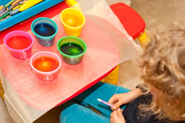 Egg dying — Stock Photo, Image