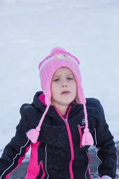 Plaisir en famille dans la neige — Photo