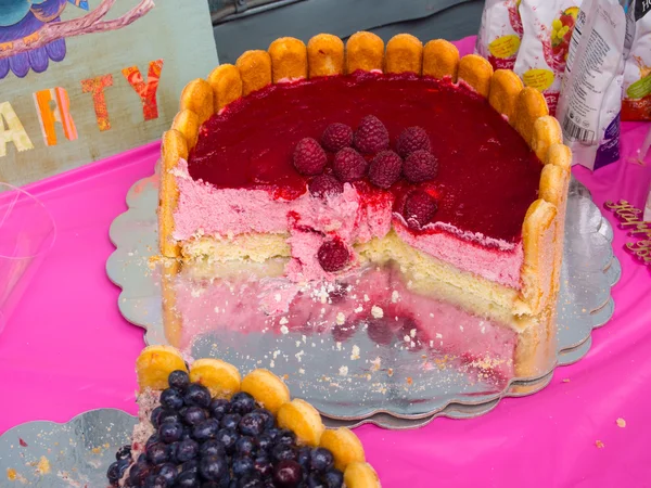 Raspberry Birthday Cake — Stock Photo, Image
