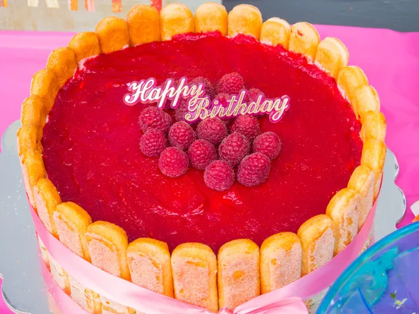 Raspberry Birthday Cake — Stock Photo, Image