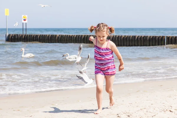 Playing on the beach — Stock Photo, Image