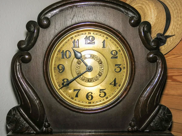 Chiming clock — Stock Photo, Image
