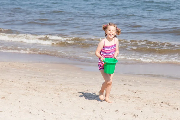 Giocare sulla spiaggia — Foto Stock