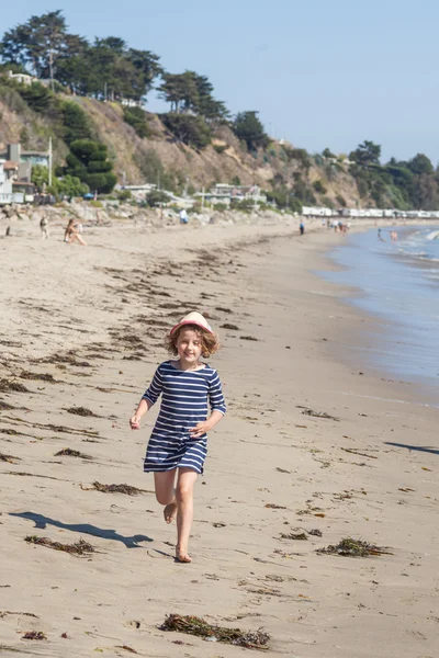 Spiaggia in esecuzione — Foto Stock