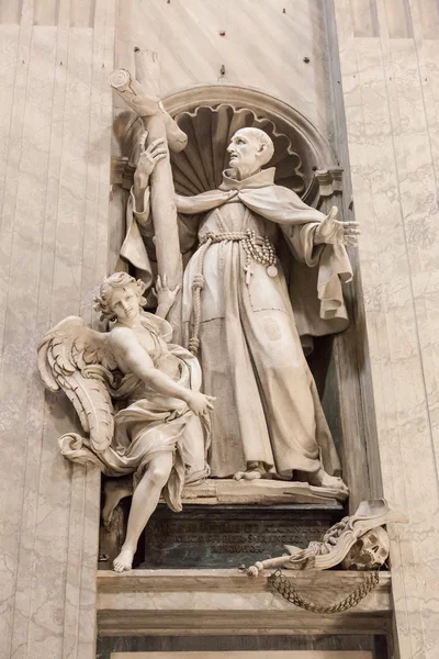 Sculpture inside St Peter's Basilica — Stock Photo, Image