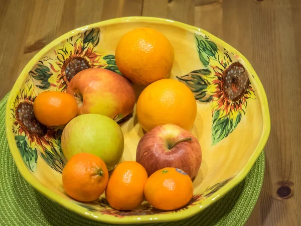 Fruits in a bowl — Stock Photo, Image