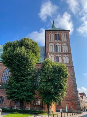Kolobrzeg 'deki Kutsal Bakire Meryem' in Varsayımının Katedral Bazilikası on dördüncü yüzyılda beş göbeği olan Gotik tarzında inşa edilmiştir..