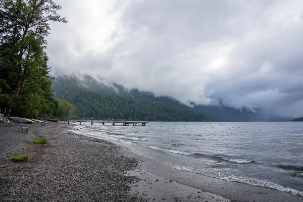 Crescent Gölü (İngilizce: Lake Crescent), ABD 'nin başkenti Washington' da bulunan Clallam County 'de bulunan ve Port Angeles' ın yaklaşık 17 mil batısında bulunan bir göldür..