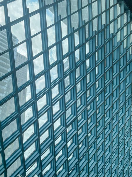 Seattle Merkez Kütüphanesi Seattle Halk Kütüphanesi sisteminin en önemli kütüphanesidir. Seattle, Washington 'daki 11 katlı cam ve çelik bina (185 feet veya 56.9 metre yüksekliğinde)