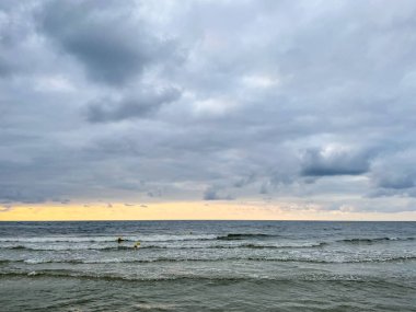 Kolobrzeg 'de yaz tatilleri sırasında Central Beach.