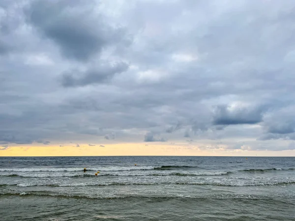Kolobrzeg 'de yaz tatilleri sırasında Central Beach.