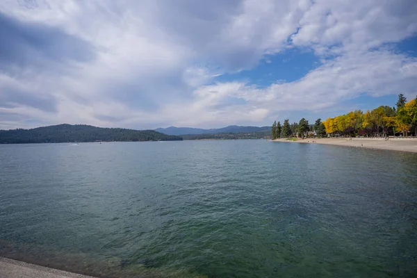クール ダレン湖 Coeur Alene Lake アメリカ合衆国北西部太平洋に位置する アイダホ州北部にあるダムで管理された自然湖である 北の端にはクール ダレン市がある 長さは25マイル — ストック写真