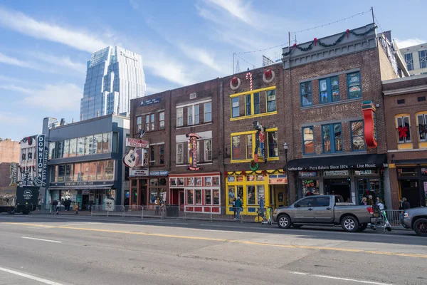 Broadway, Nashville, Tennessee 'de büyük bir cadde. Alt Broadway 'i de kapsıyor, bir eğlence bölgesi, batakhaneler ve canlı country müzikleriyle ünlüdür. Sokak aynı zamanda perakende dükkanları, restoranlar ve tatlı mekanlarına da ev sahipliği yapar.,
