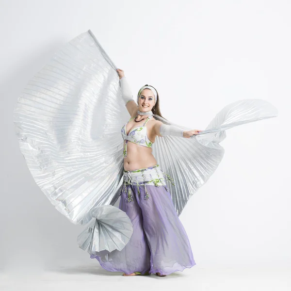 Mujer bailarina del vientre — Foto de Stock