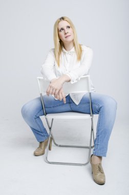 çok sevimli bir kadın