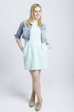 çok sevimli bir kadın