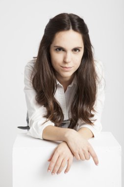 çok sevimli bir kadın