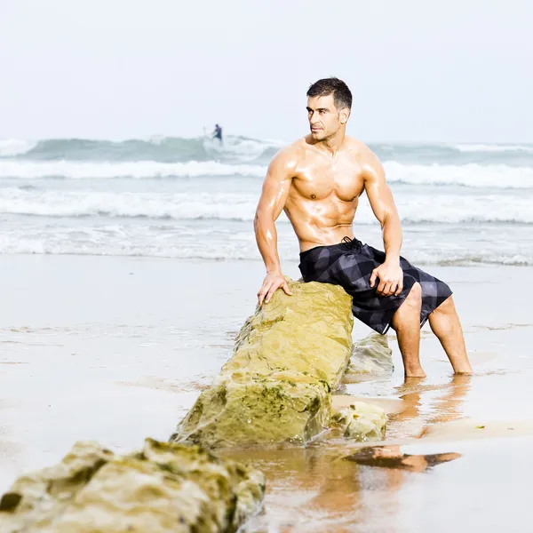 Sexy uomo spiaggia — Foto Stock