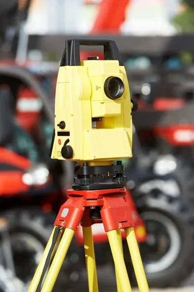 Surveyor equipment theodolite at construction site — Stock Photo, Image