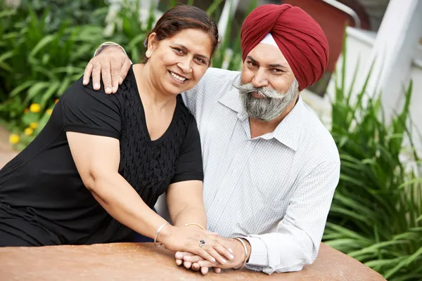 Feliz pareja india adulta —  Fotos de Stock