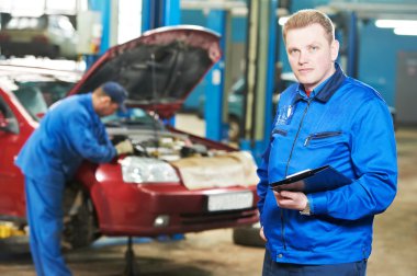 mutlu mekanik teknisyeni servis istasyonu