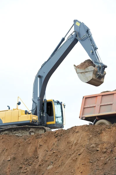 Track-type loader excavator at work — Stock Photo, Image
