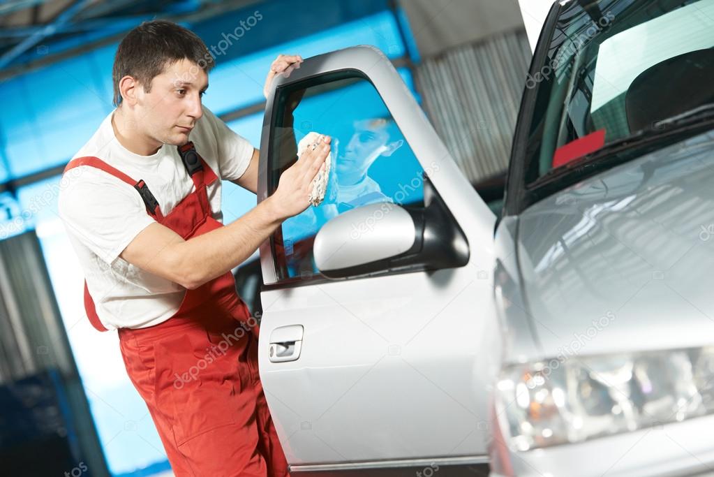 Auto service cleaner washing car