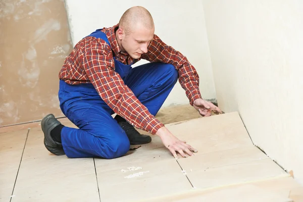 Tiler at home floor tiling renovation work — Stock Photo, Image