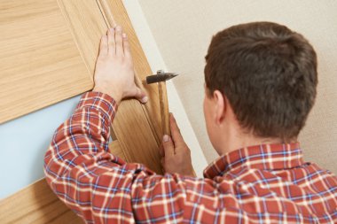 kapı kilit yüklemeyi marangoz