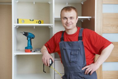 dolap kurulum joiner portresi